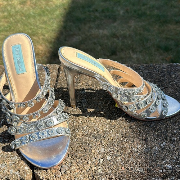 Betsey Johnson Silver Rhinestone Heels straps - Picture 5 of 5